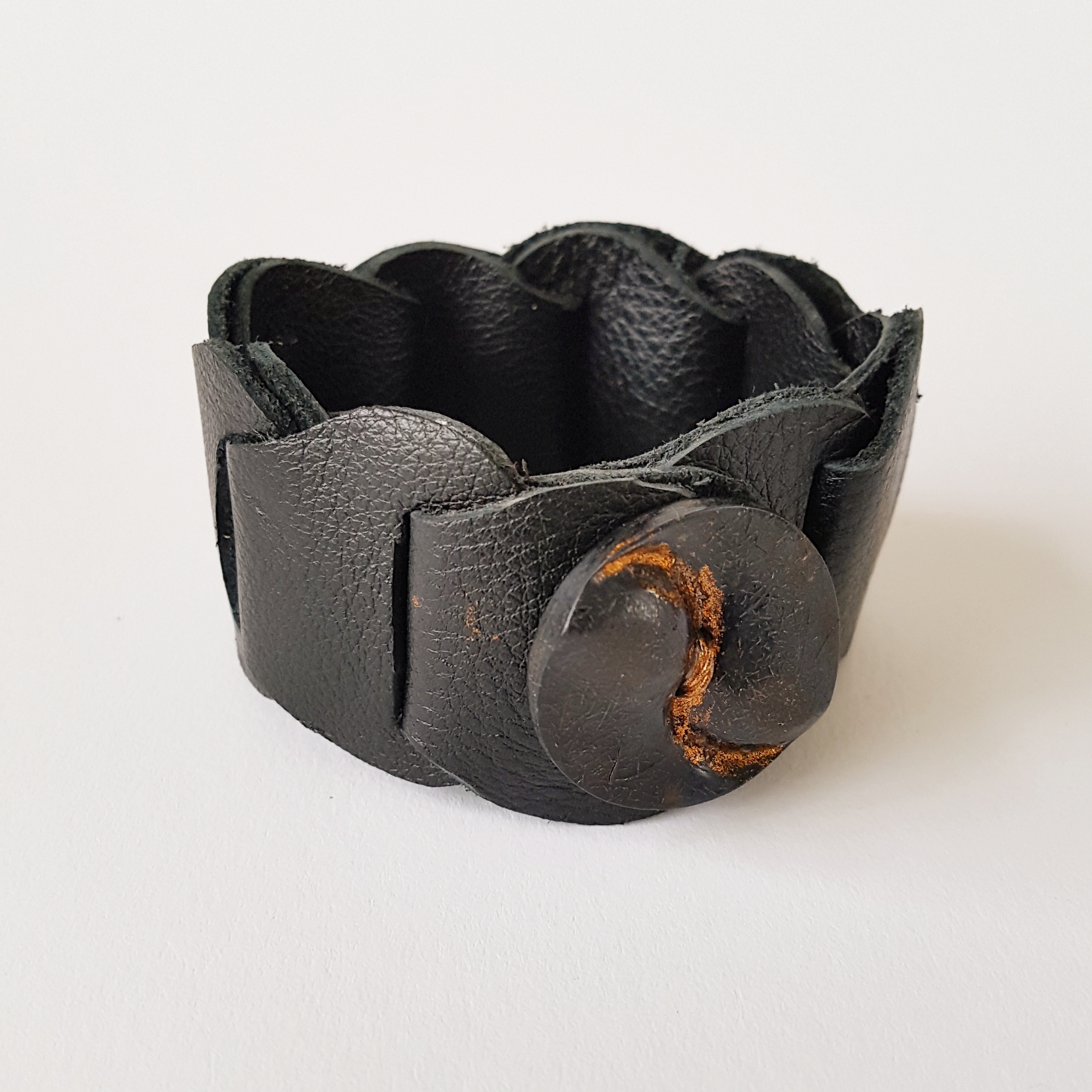kolf Groot Beeldhouwer Brede zwarte leren armband - Handgemaakte Sieraden | Skittering